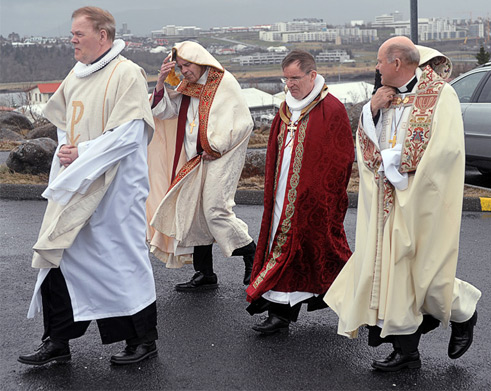 biskupinn og posse